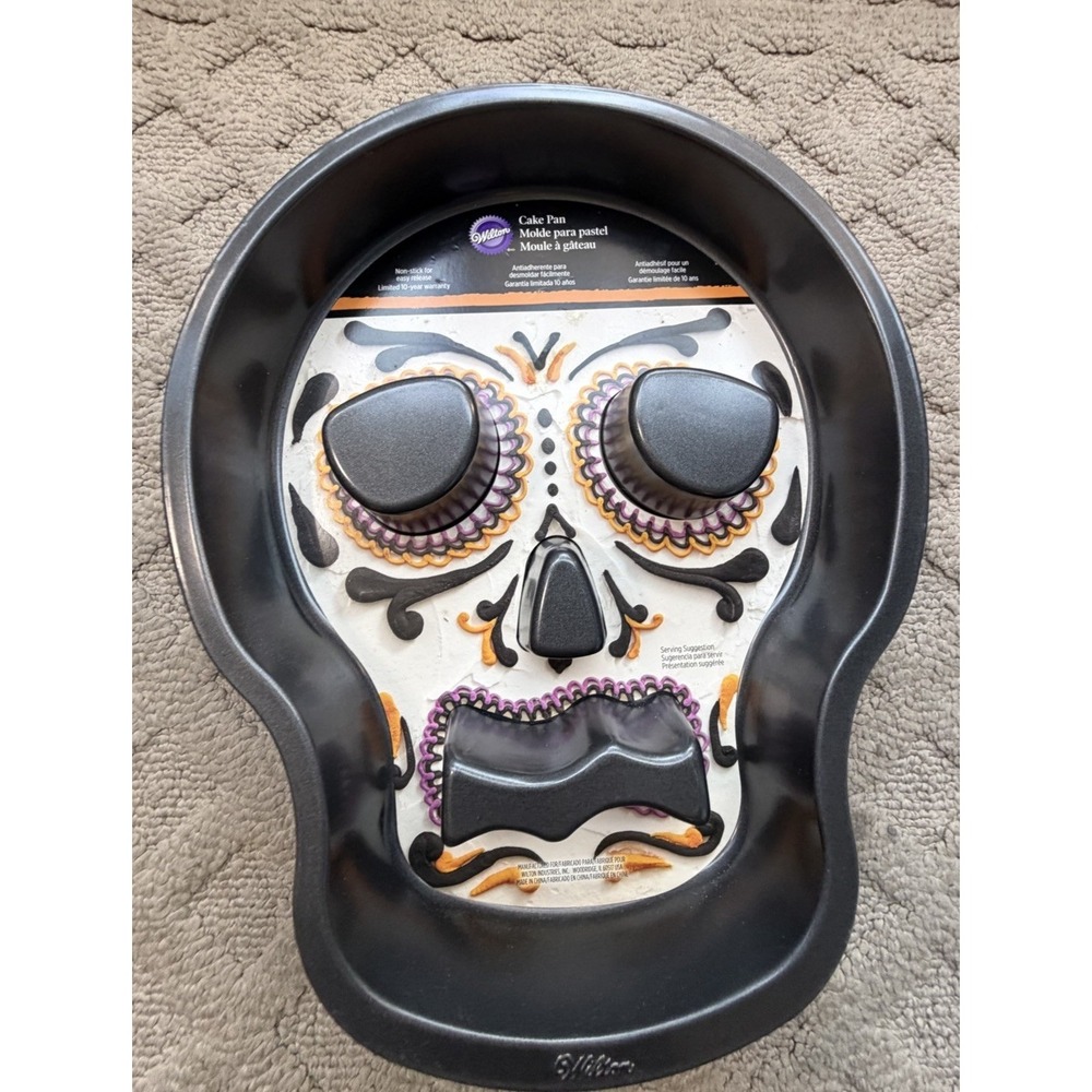 Wilton Skull Day of the Dead Skeleton Cake Non-Stick Pan Mold Halloween *NEW*